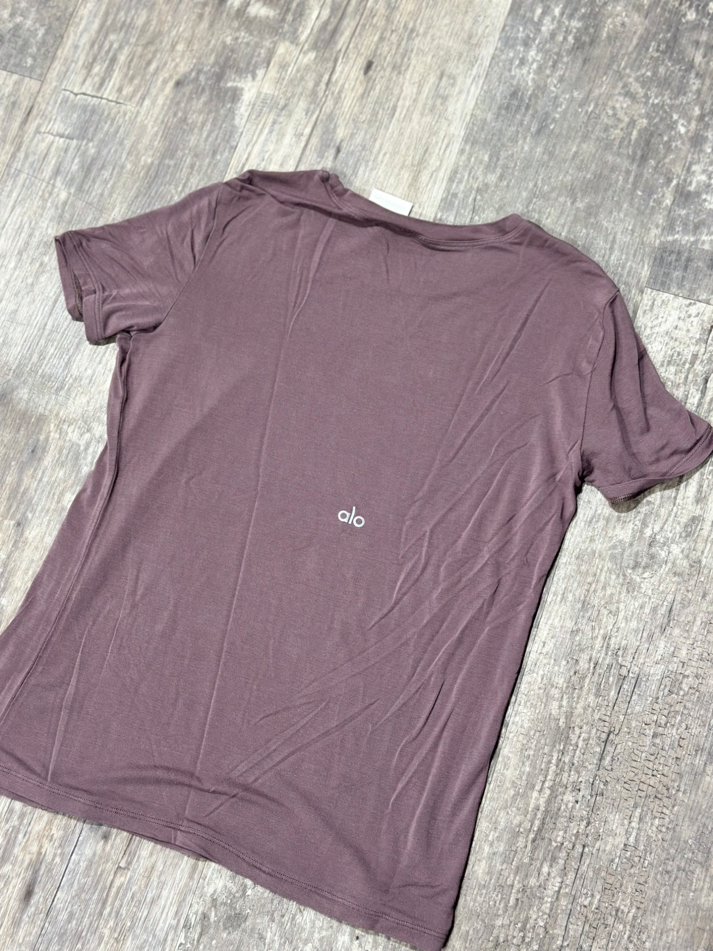 Alo T-Shirt Size Medium