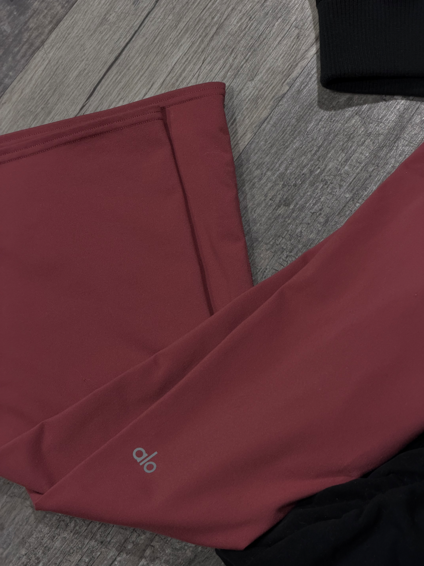 Alo Khakis Size Small