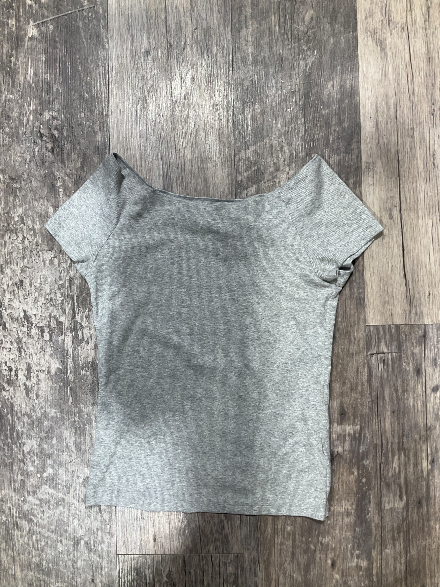 Aritzia Short Sleeve Top Size Medium