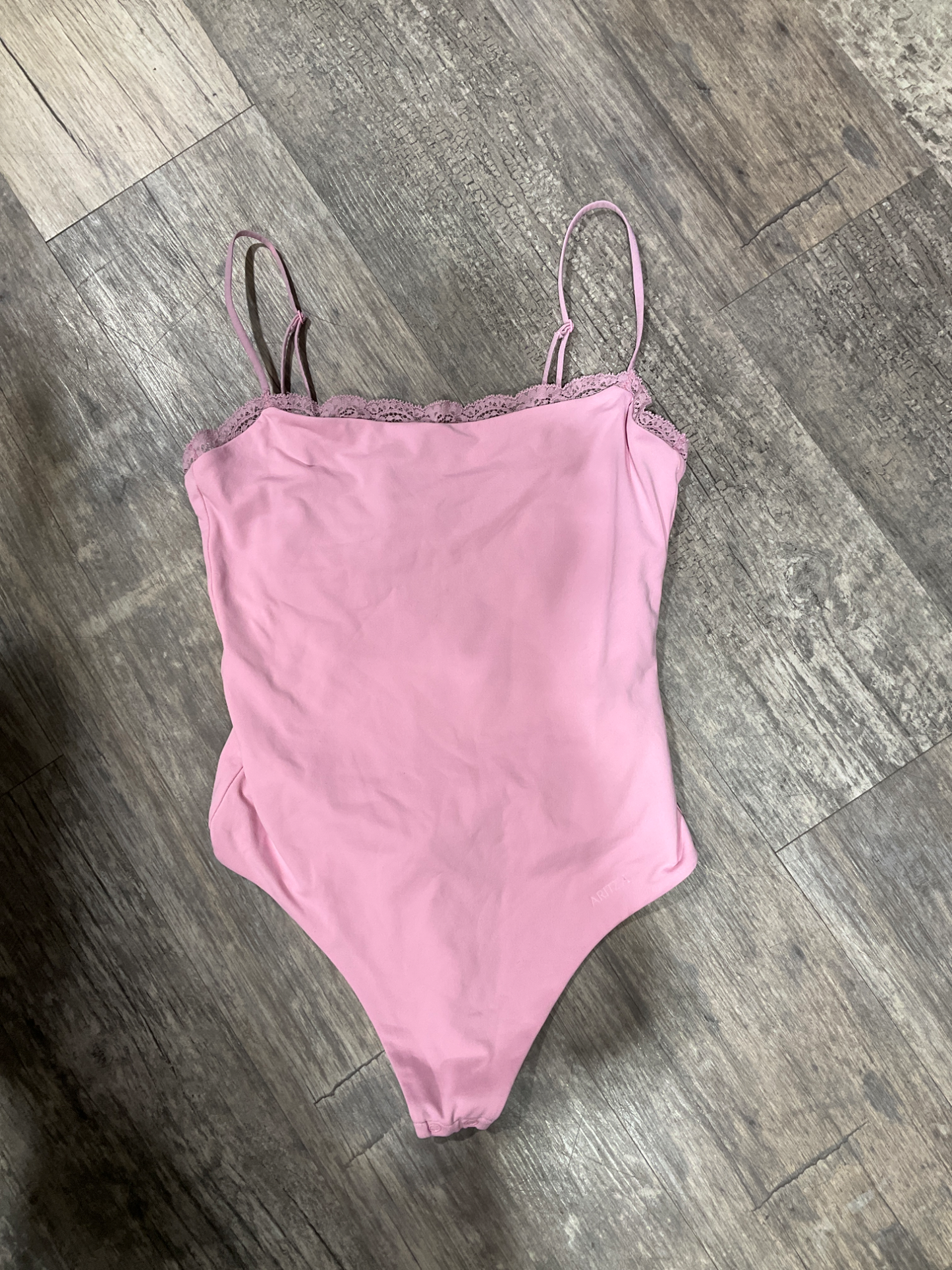 Aritzia Tank Top Size Medium