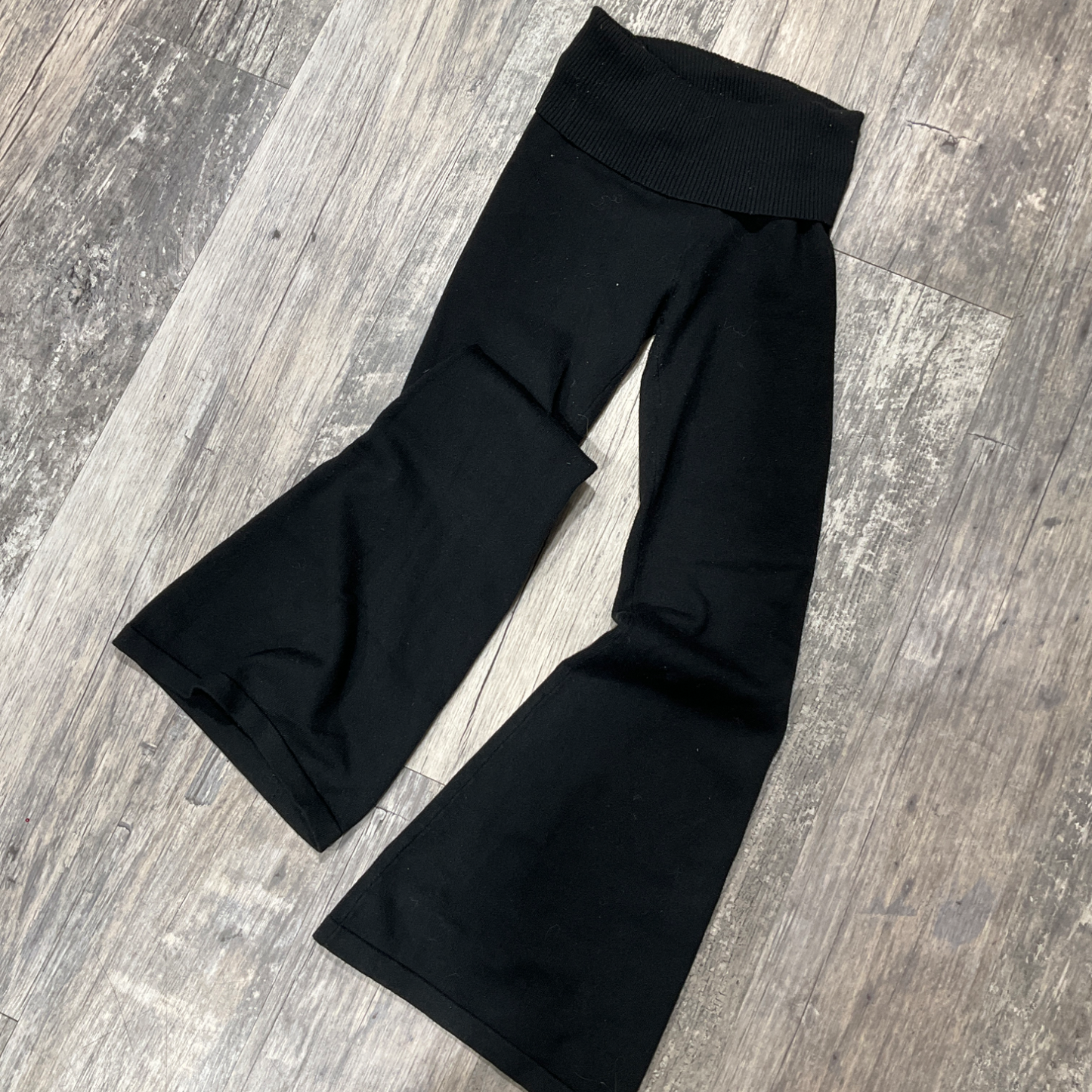 Edikted Khakis Size Small
