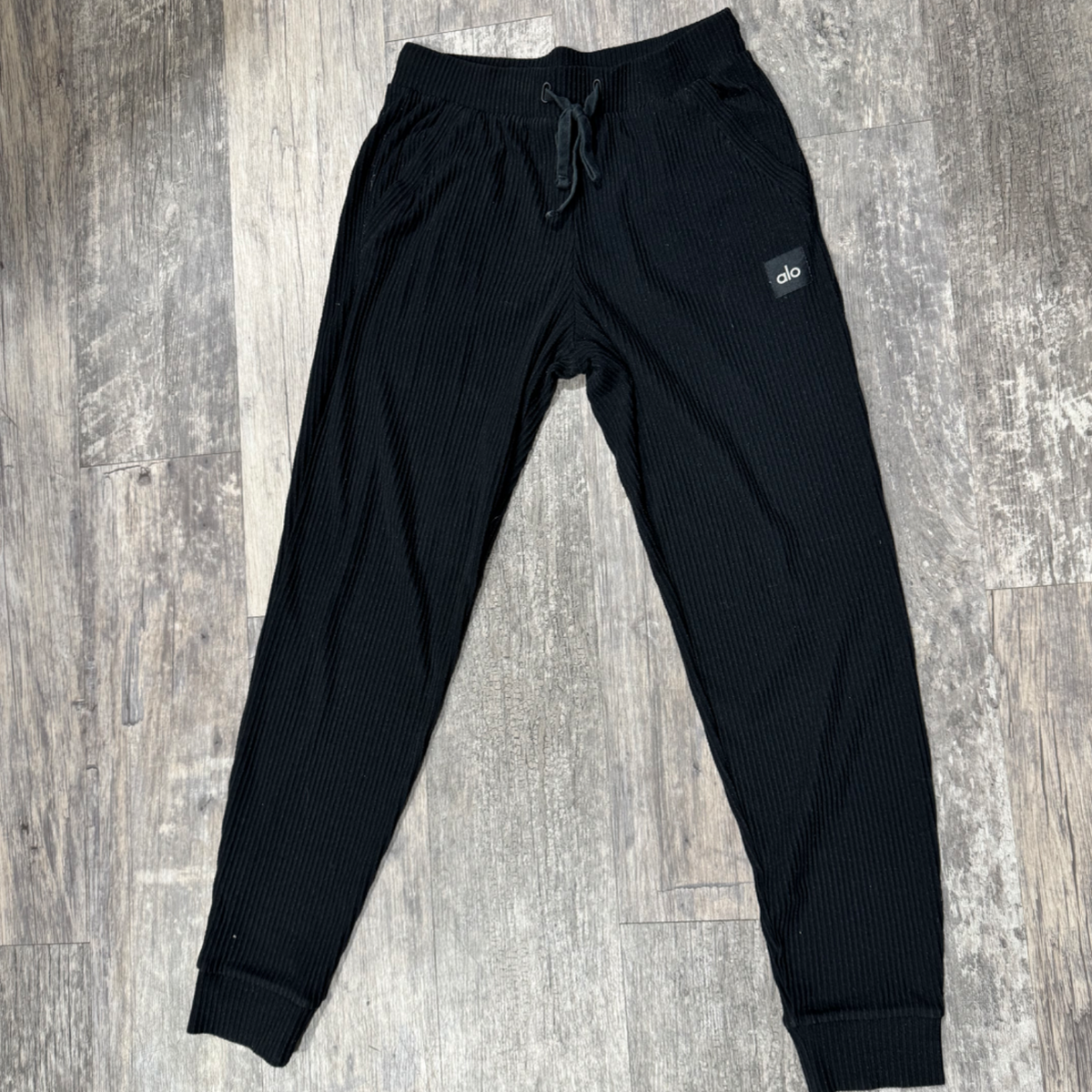 Alo Khakis Size Medium