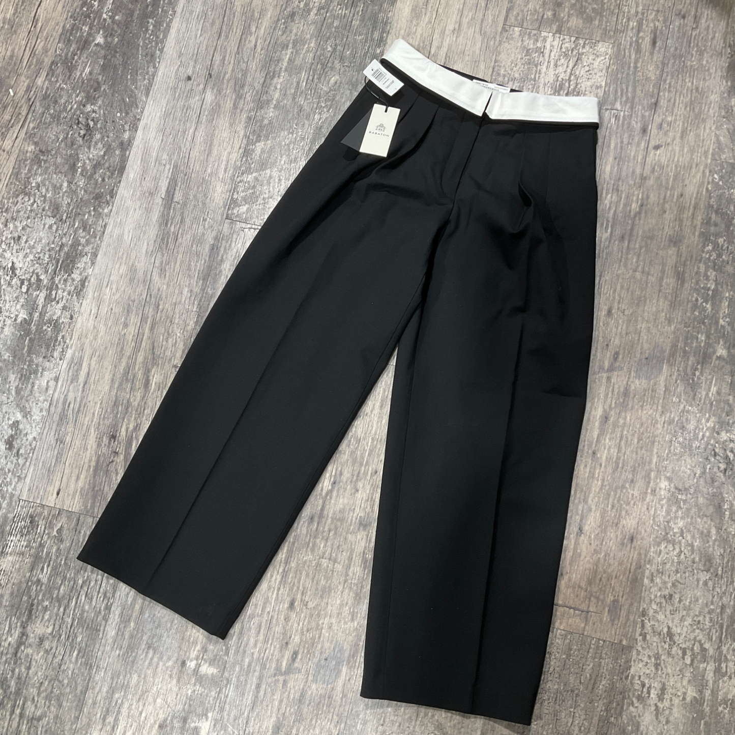 Babaton Khakis Size 1/2 (26)