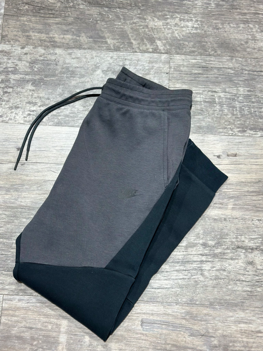 Nike Khakis Size Medium
