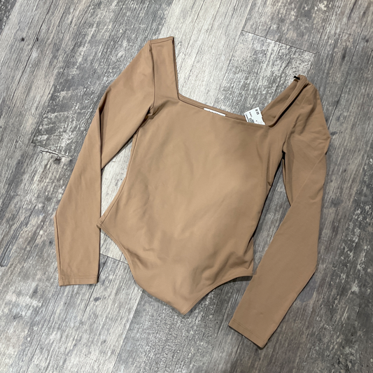 Babaton Short Sleeve Top Size Medium