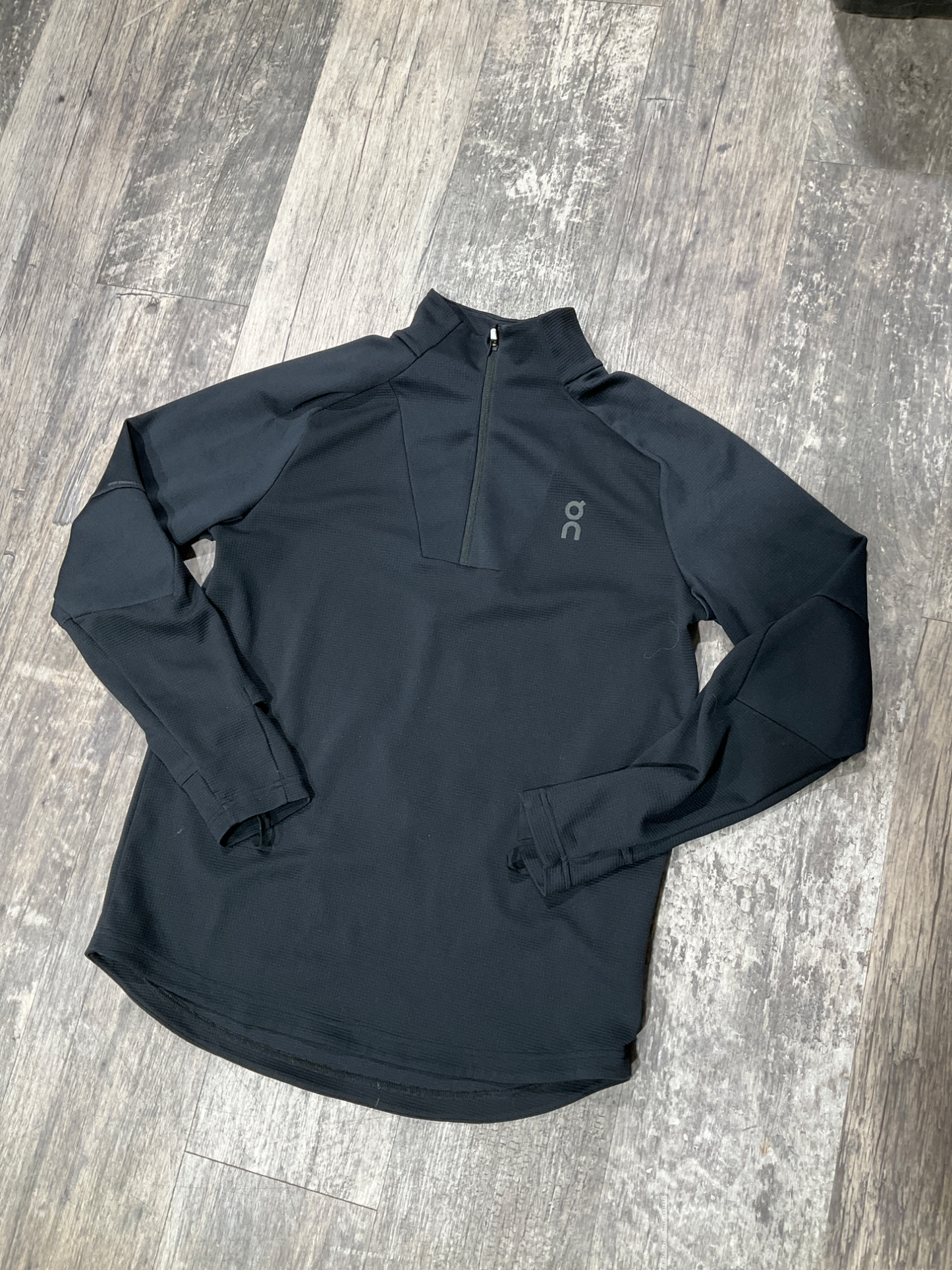 On Cloud Long Sleeve Top Size Medium