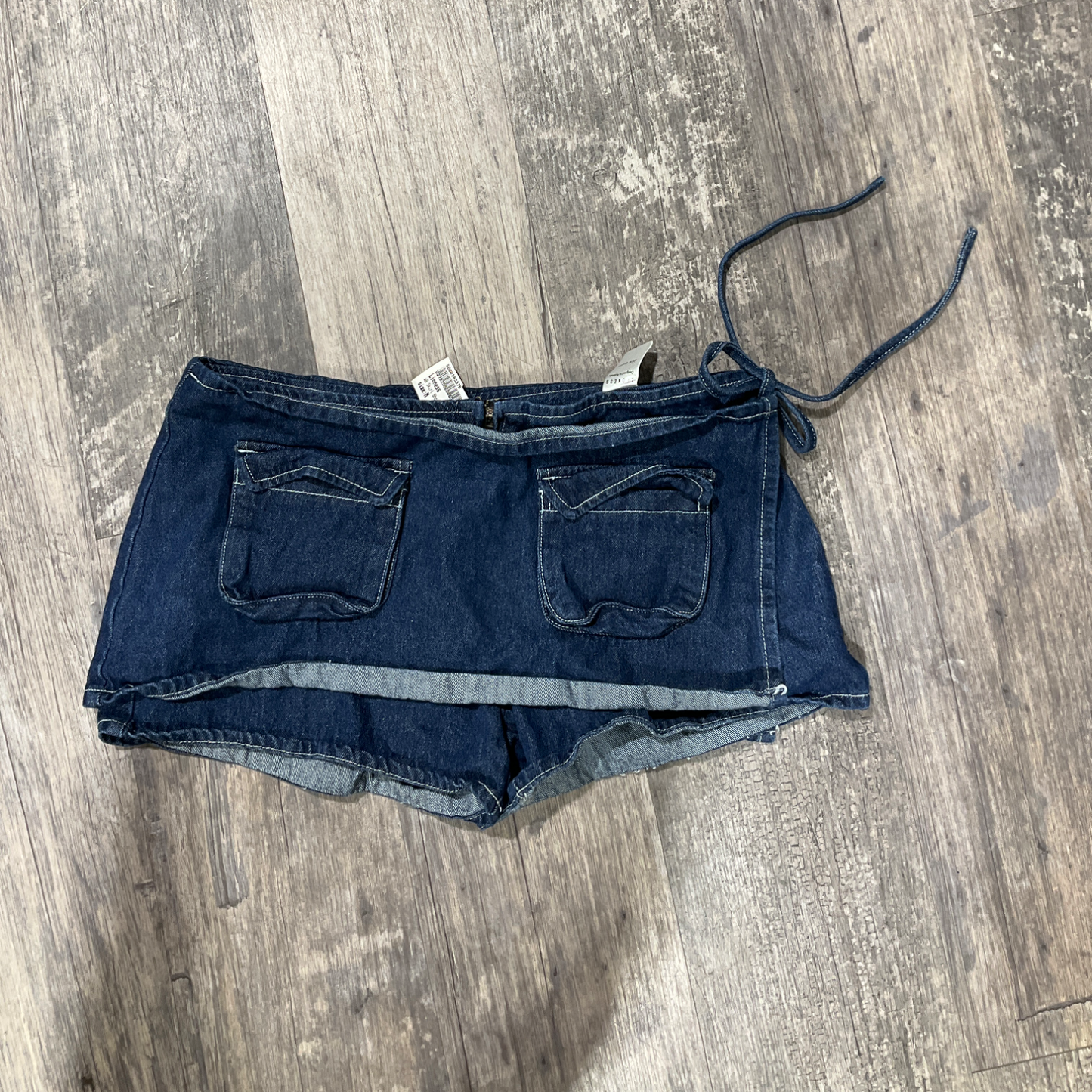 Lioness Short Skirt Size Medium