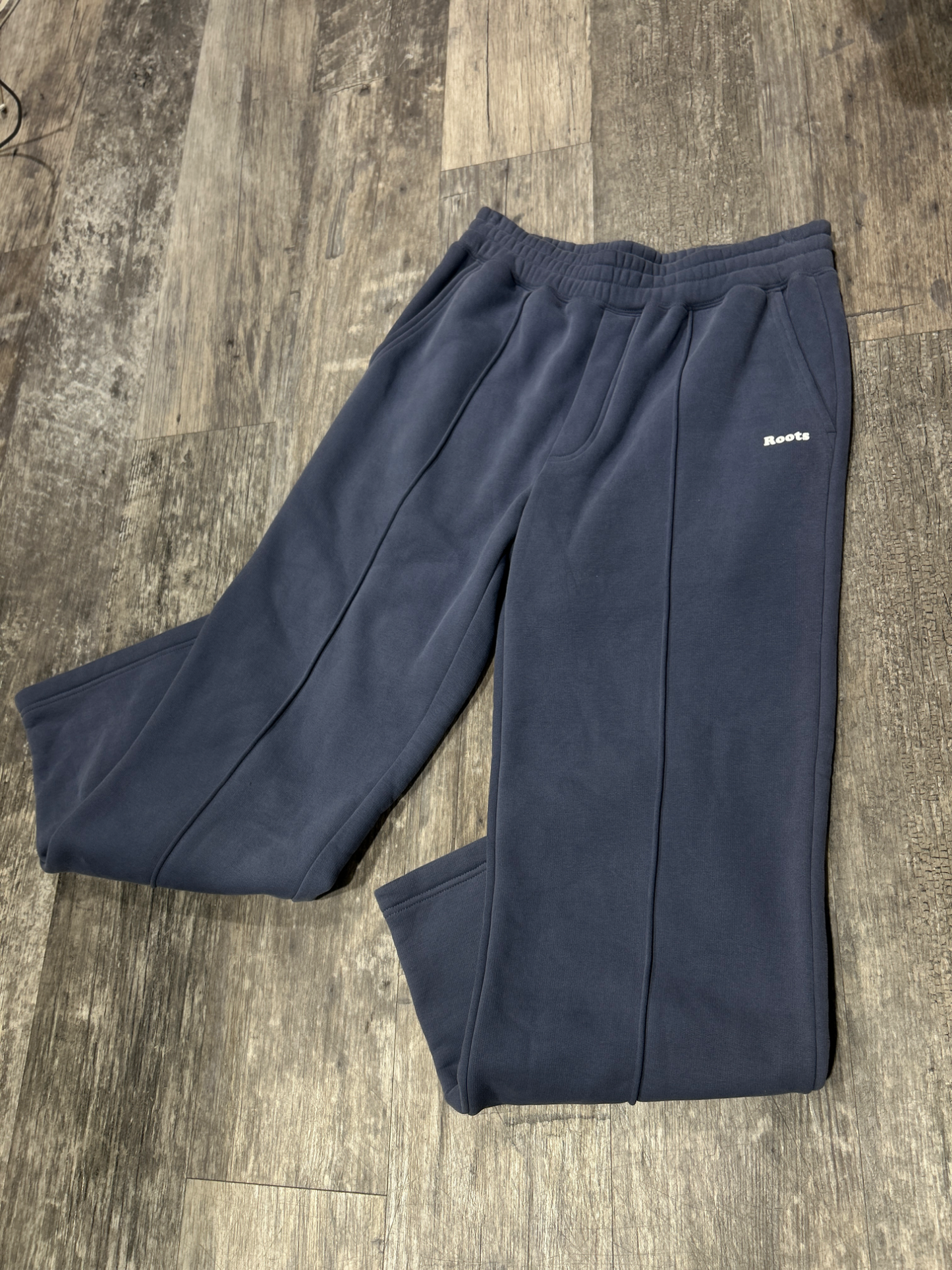 Roots Khakis Size Medium