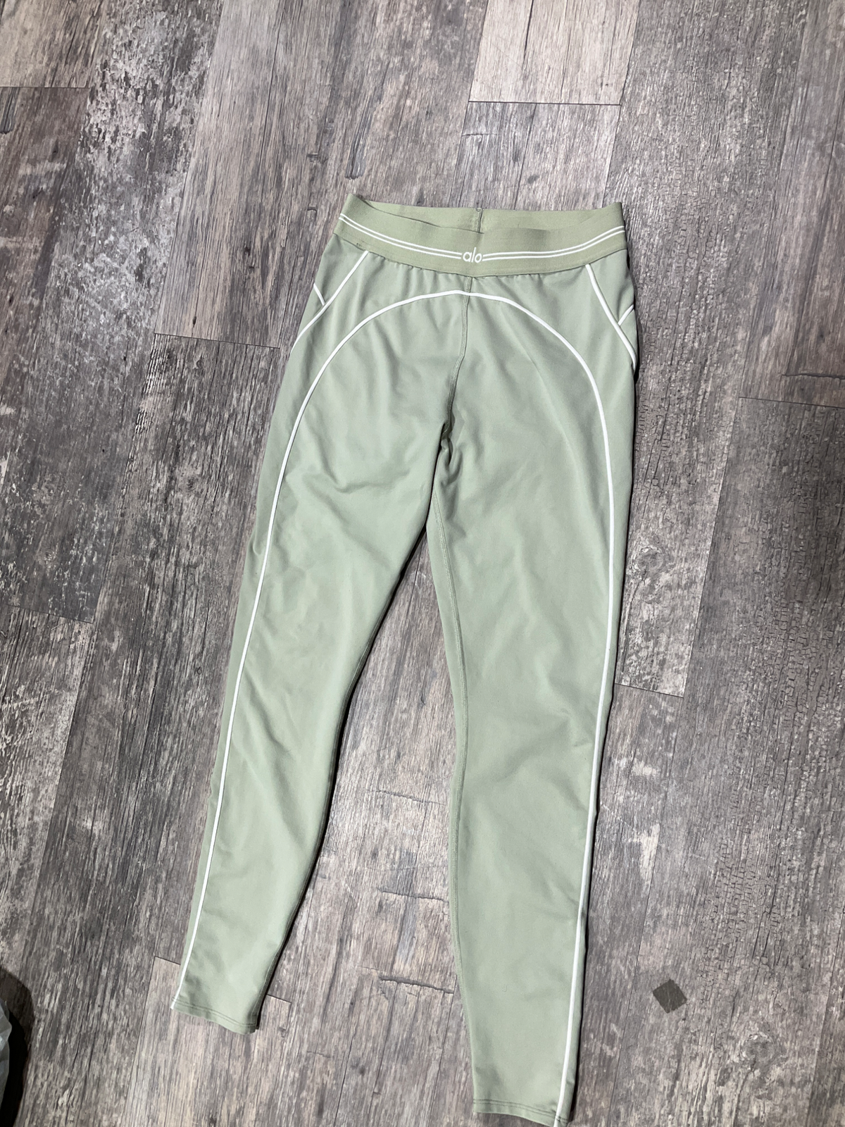 Alo Khakis Size Medium