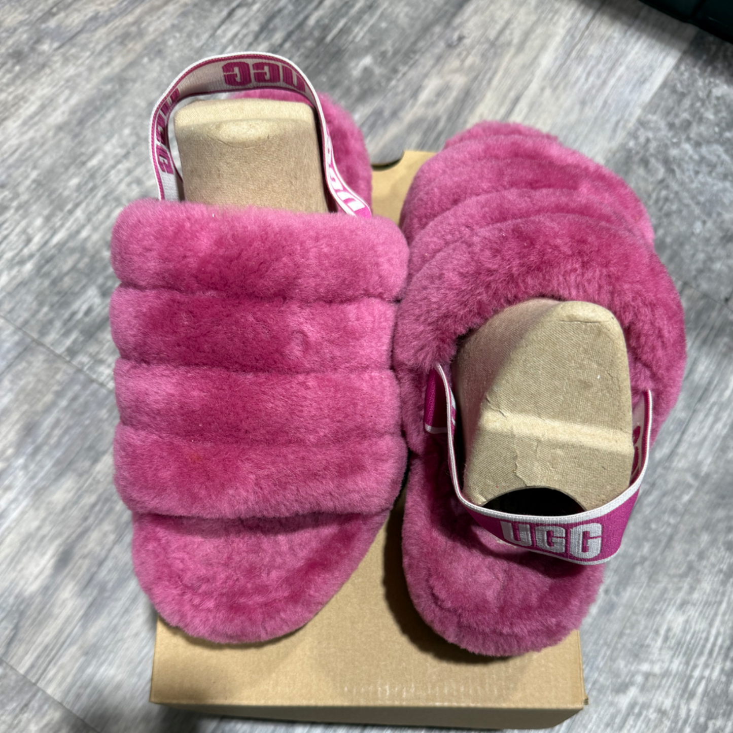 Uggs Casual Shoes Womens 6